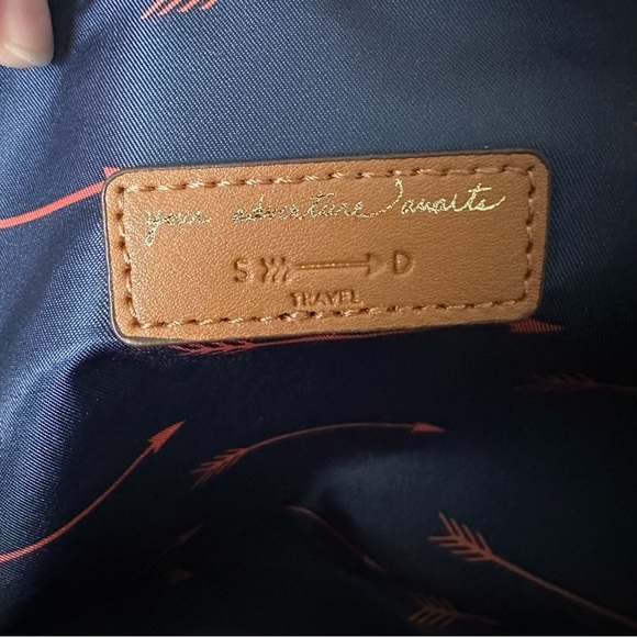 New! 💙 Stella & Dot Hideaway Pouch Navy Striped with Gold Arrow Accent - Picture 5 of 8